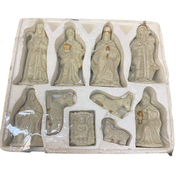 Vintage Porcelain Nativity Set W/Gold Accents 10 Pc EUC - Picture 3 of 3